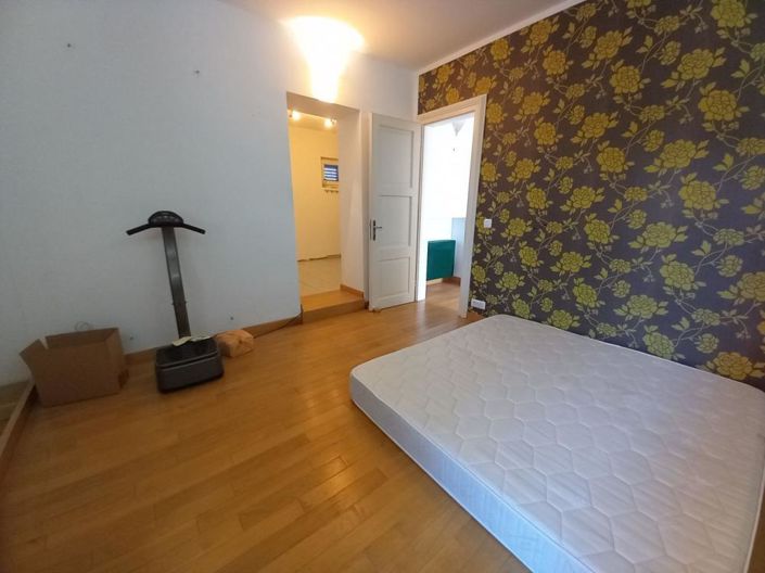 Image No.24-5 Bed Property for sale