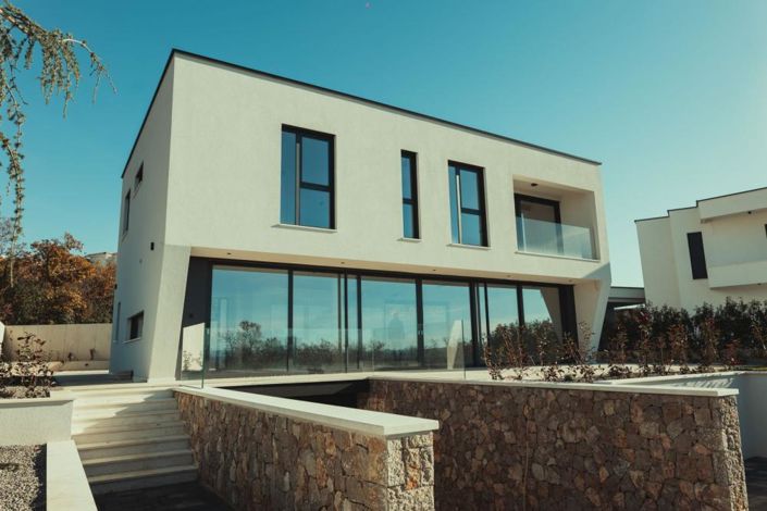 Image No.1-4 Bed Property for sale