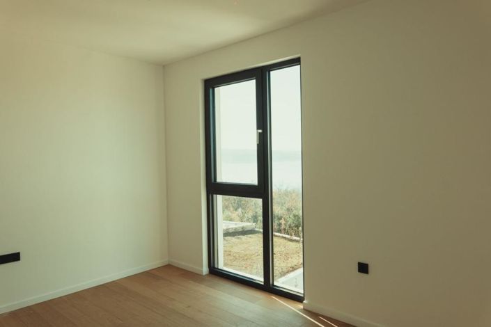 Image No.11-4 Bed Property for sale