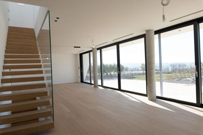 Image No.8-4 Bed Property for sale