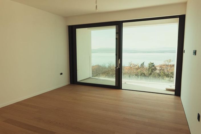 Image No.9-4 Bed Property for sale