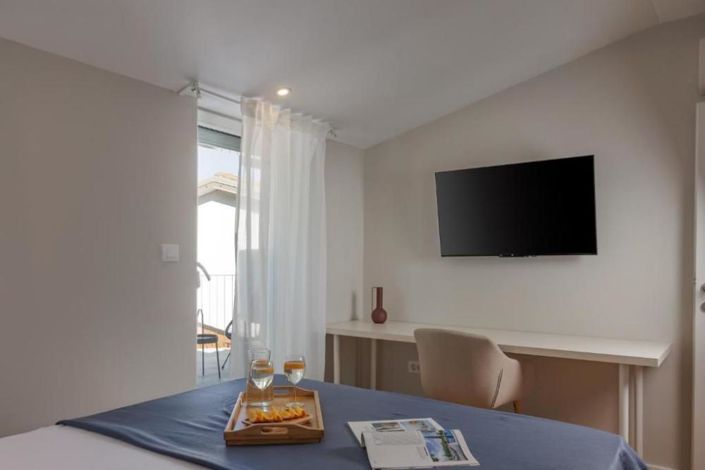 Image No.18-4 Bed Property for sale