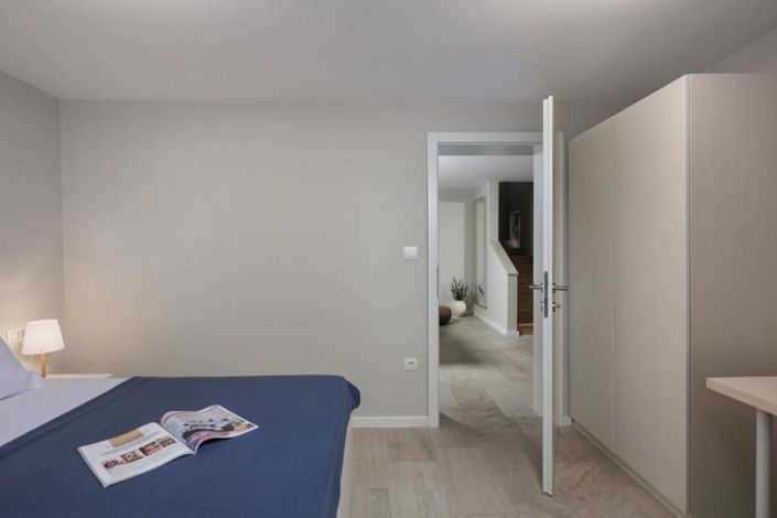 Image No.22-4 Bed Property for sale