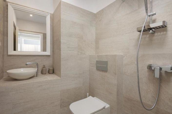 Image No.24-4 Bed Property for sale