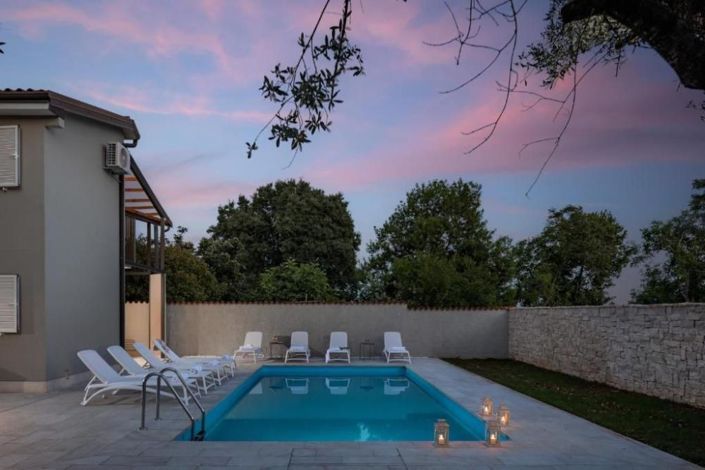 Image No.4-4 Bed Property for sale