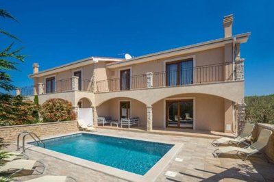 8 Bed Property for sale