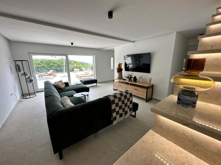 Image No.8-4 Bed Property for sale