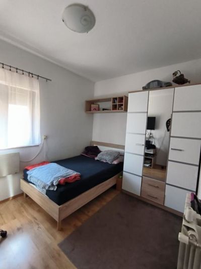 Image No.10-8 Bed Property for sale