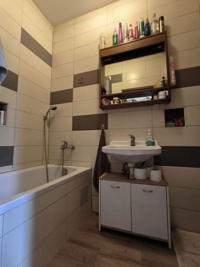 Image No.11-8 Bed Property for sale