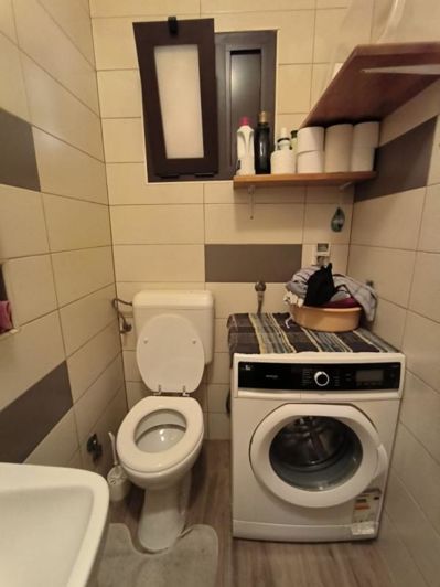 Image No.12-8 Bed Property for sale