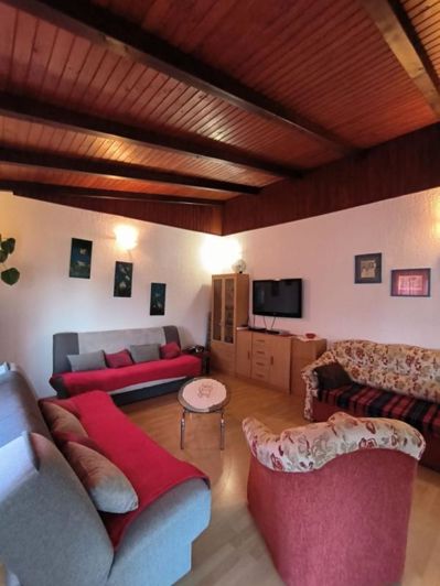 Image No.18-8 Bed Property for sale