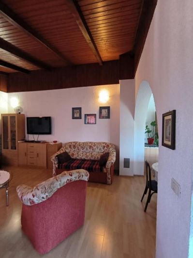 Image No.19-8 Bed Property for sale