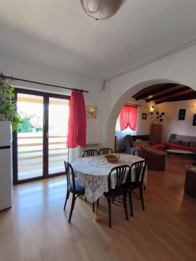 Image No.20-8 Bed Property for sale