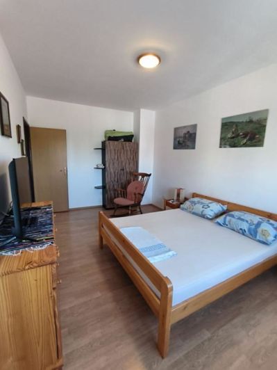 Image No.24-8 Bed Property for sale