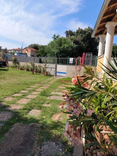 Image No.3-8 Bed Property for sale