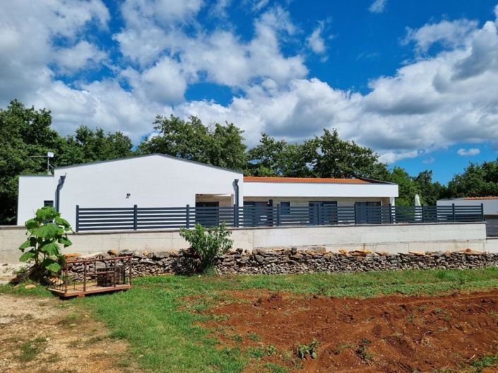 Image No.17-3 Bed Property for sale