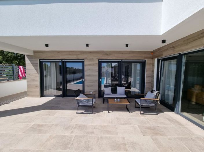 Image No.3-3 Bed Property for sale