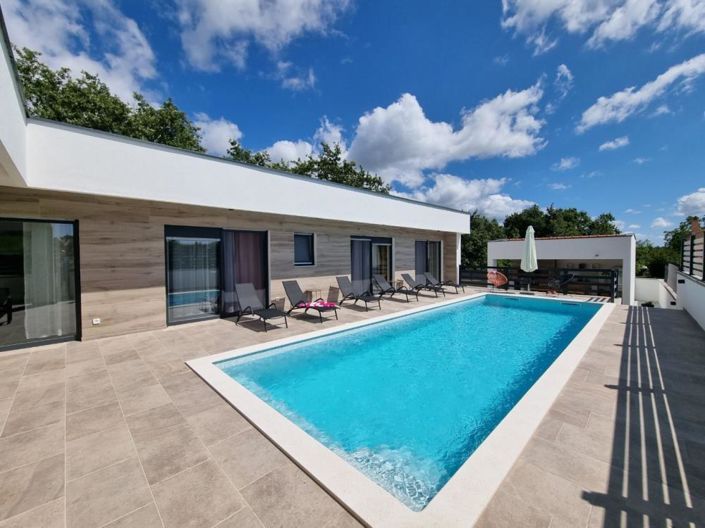 Image No.6-3 Bed Property for sale