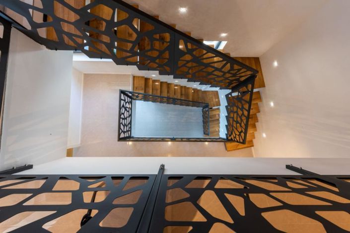 Image No.17-4 Bed Property for sale