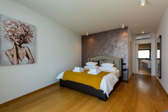 Image No.21-4 Bed Property for sale