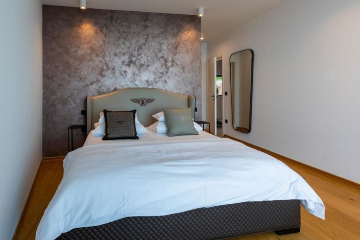 Image No.22-4 Bed Property for sale