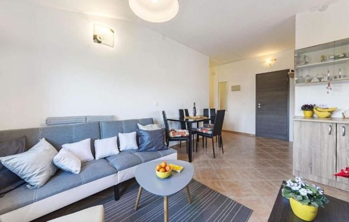 Image No.10-8 Bed Property for sale