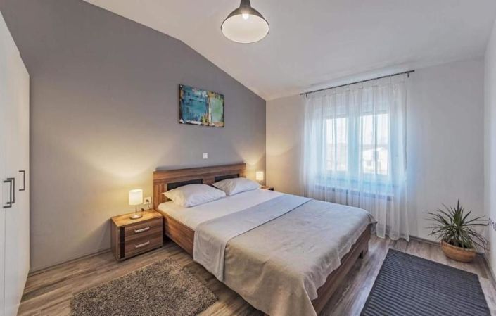 Image No.14-8 Bed Property for sale