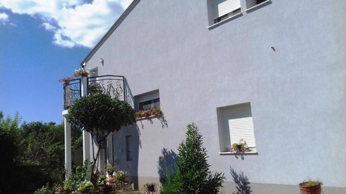 Image No.16-8 Bed Property for sale