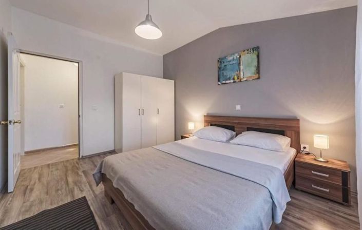 Image No.17-8 Bed Property for sale