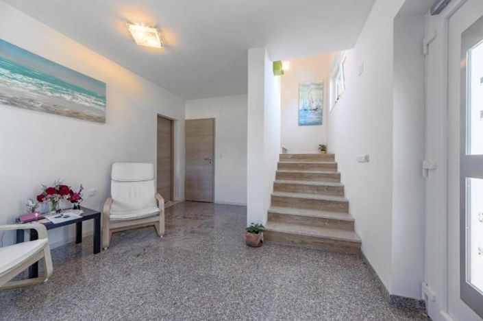 Image No.19-8 Bed Property for sale