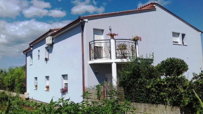 Image No.2-8 Bed Property for sale