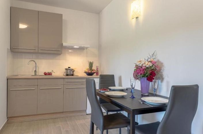 Image No.25-8 Bed Property for sale