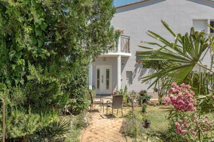 Image No.3-8 Bed Property for sale