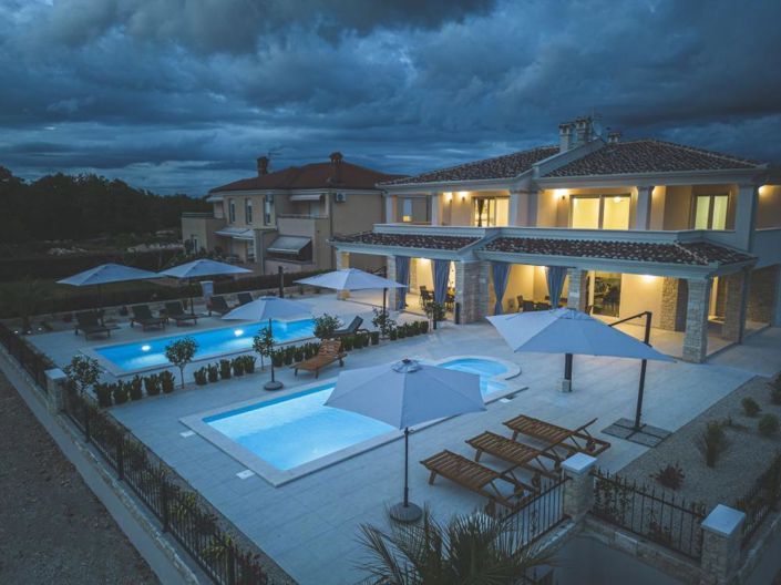 Image No.10-5 Bed Property for sale