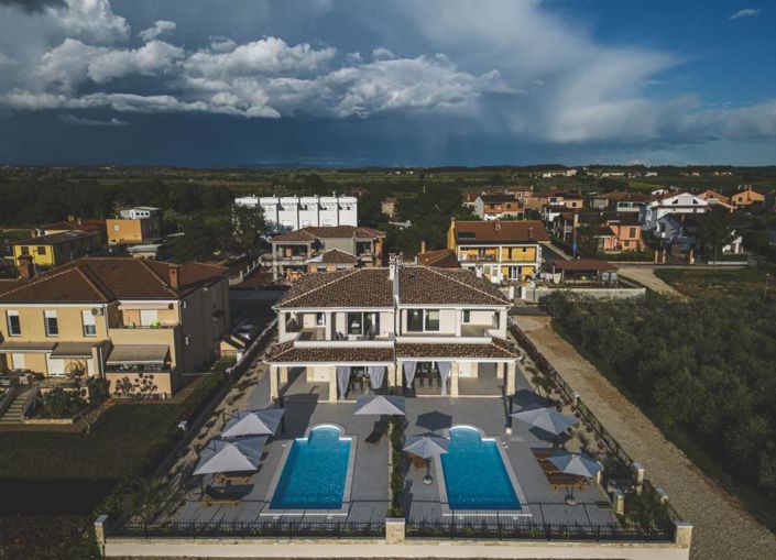 Image No.12-5 Bed Property for sale