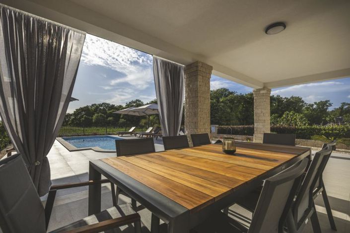 Image No.22-5 Bed Property for sale