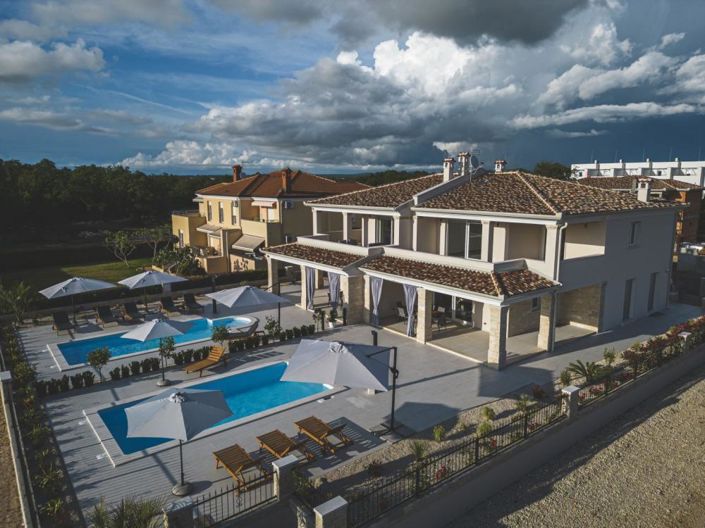 Image No.3-5 Bed Property for sale