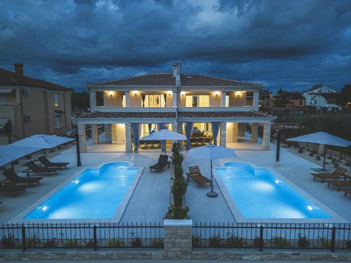 Image No.9-5 Bed Property for sale