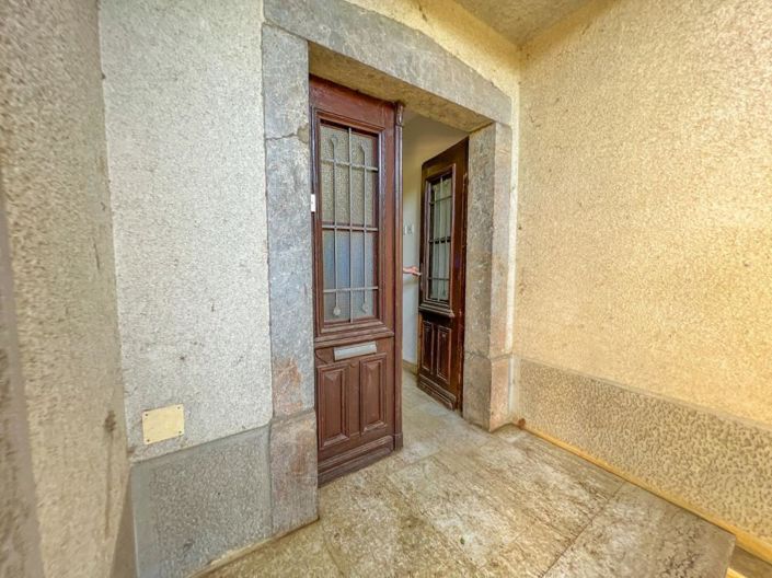 Image No.20-8 Bed Property for sale