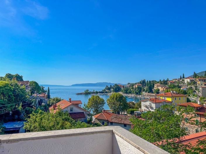 Image No.3-8 Bed Property for sale