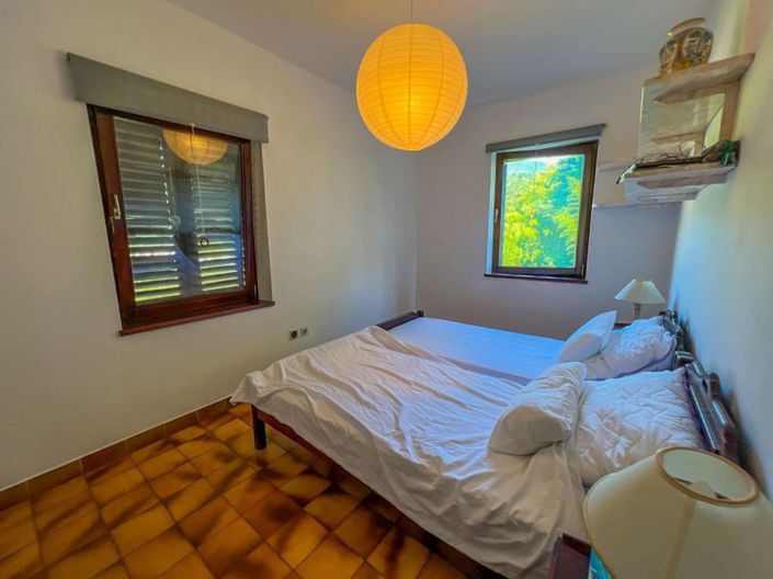 Image No.8-8 Bed Property for sale