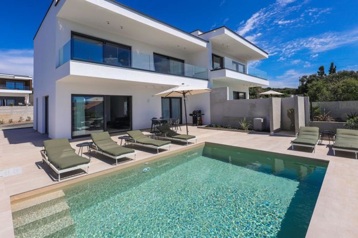 Image No.1-3 Bed Property for sale