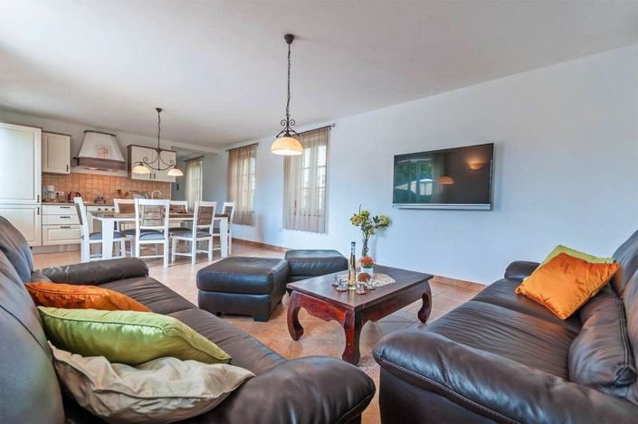 Image No.12-4 Bed Property for sale