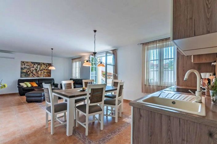 Image No.13-4 Bed Property for sale