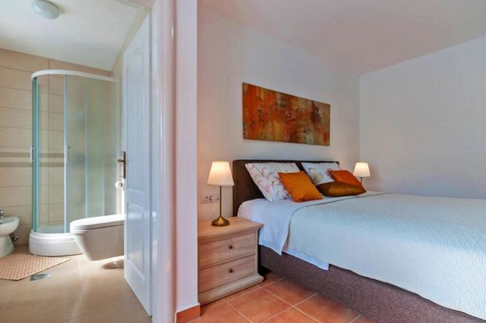 Image No.22-4 Bed Property for sale