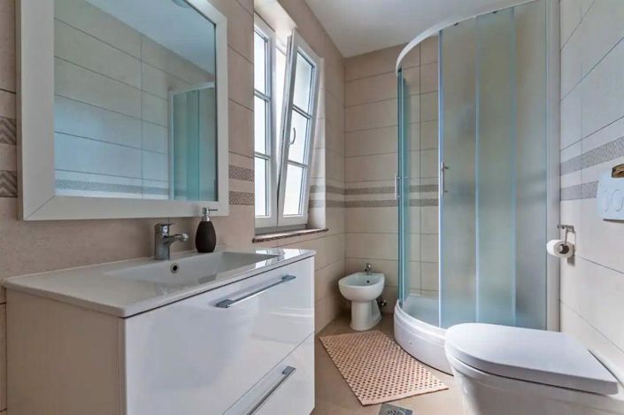 Image No.23-4 Bed Property for sale