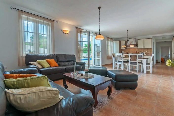 Image No.9-4 Bed Property for sale