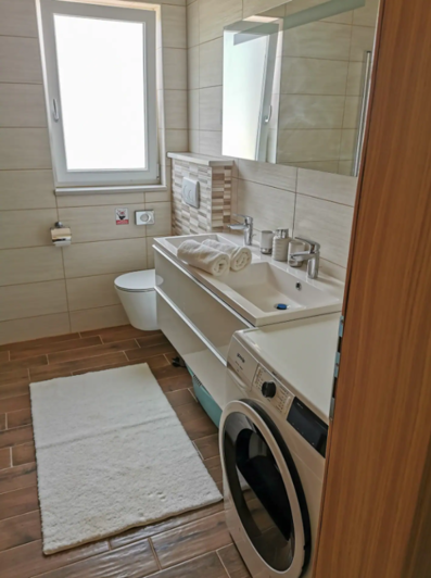 Image No.18-5 Bed Property for sale