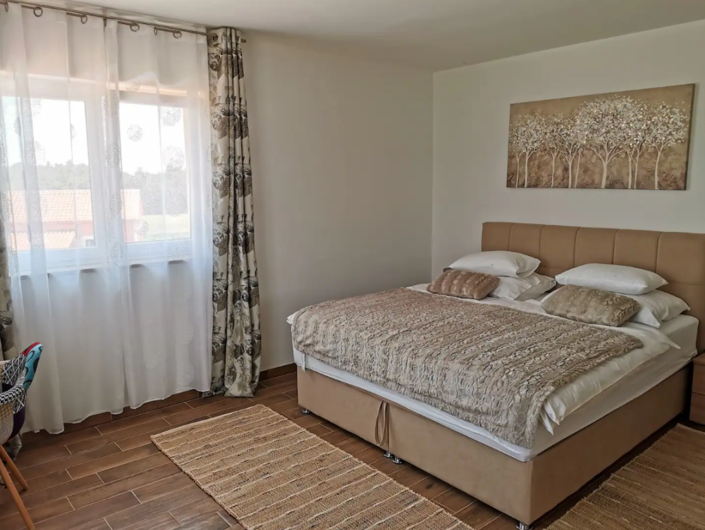 Image No.22-5 Bed Property for sale