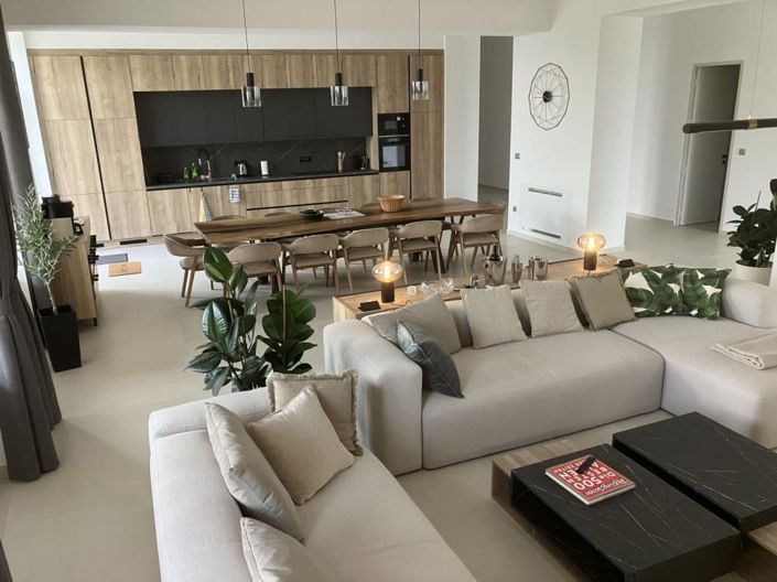 Image No.8-5 Bed Property for sale